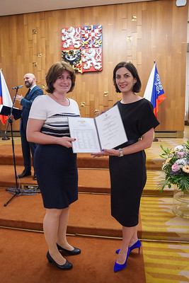 Slavnostní předávání dekretů o udělení vlajek a znaků